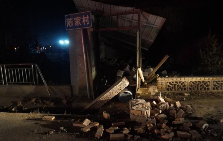 Шавкат Мирзиёев выразил соболезнования Си Цзиньпину в связи с разрушительным землетрясением