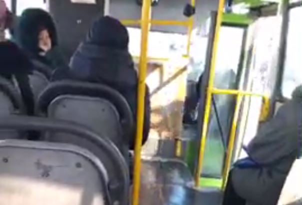 В Ташкенте пассажиры одного из автобусов прокатились с открытой дверью — видео
