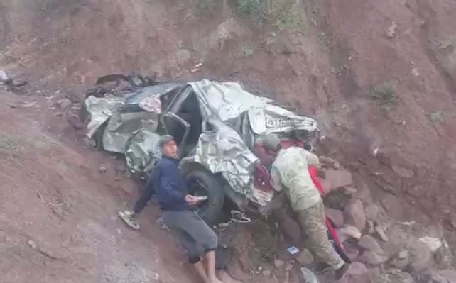 В Сурхандарье автомобиль вылетел в кювет с обрыва, погибли два человека (видео)