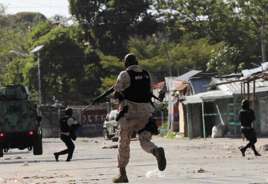 На Гаити ввели комендантский час и режим ЧП из-за банд