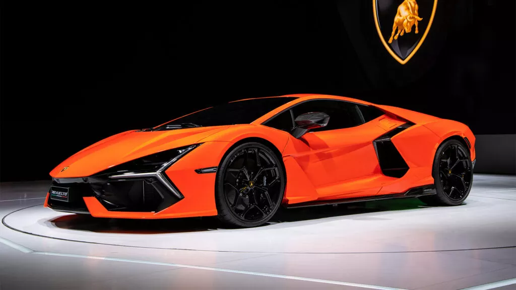 Новый суперкар Lamborghini Revuelto распродан до конца 2025 года