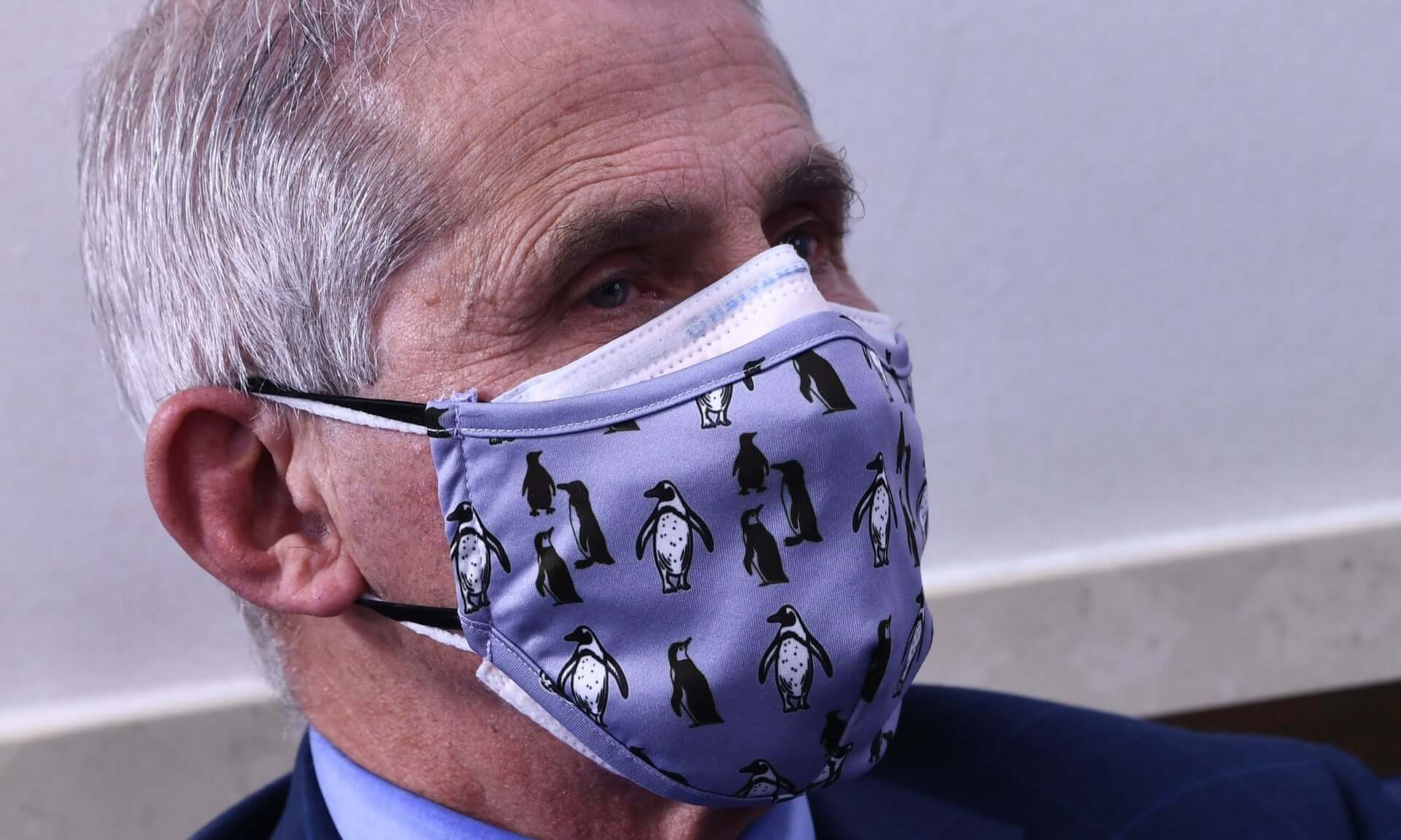 CDC предложила носить жителем США по две маски