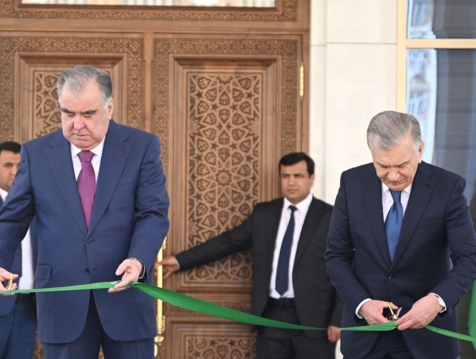 Мирзиёев и Рахмон открыли новое здание посольства Узбекистана в Душанбе