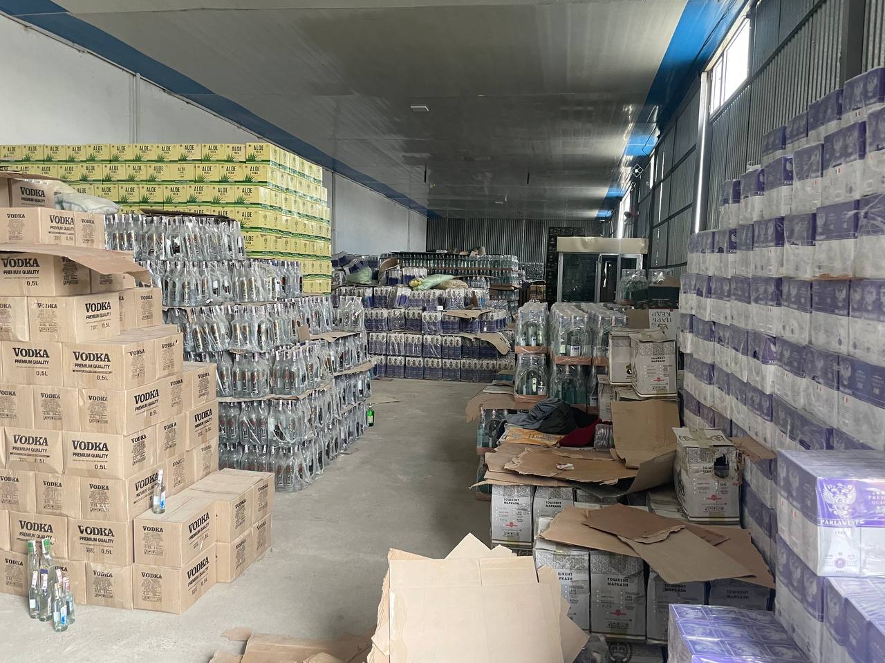 В Самарканде обнаружили склад с непригодным алкоголем на 5 млрд сумов