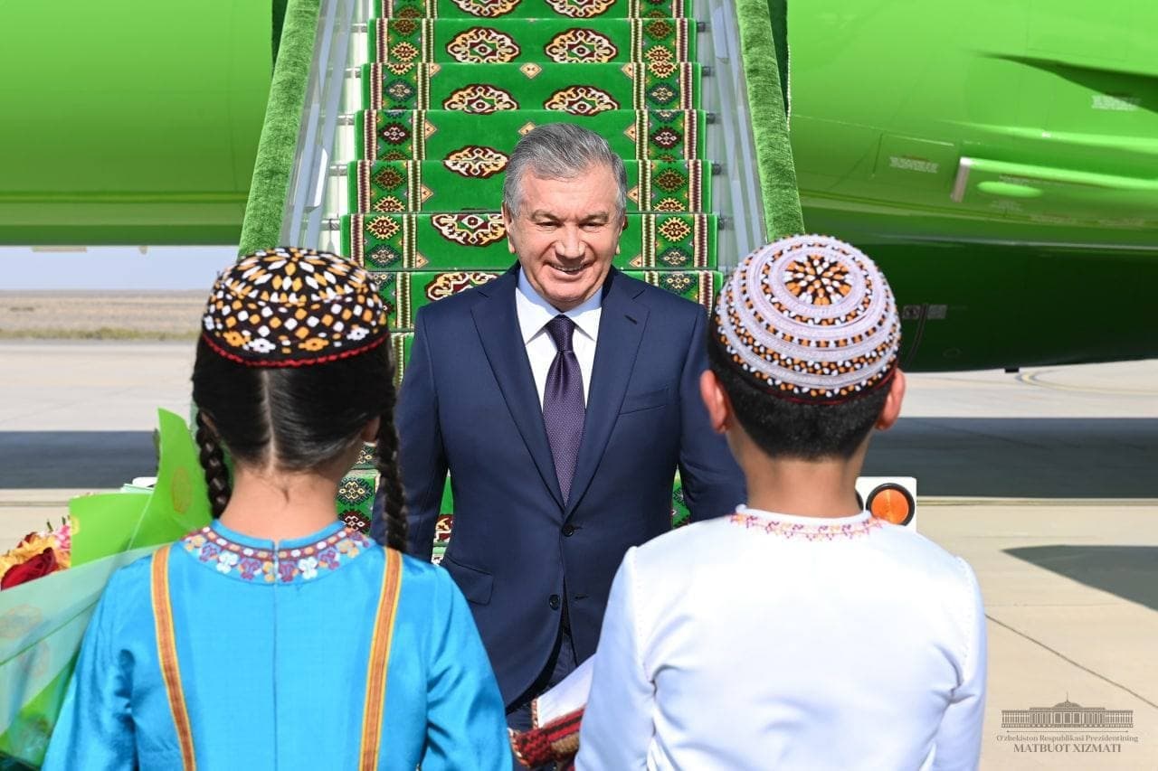 Президент Узбекистана прибыл в Туркменистан
