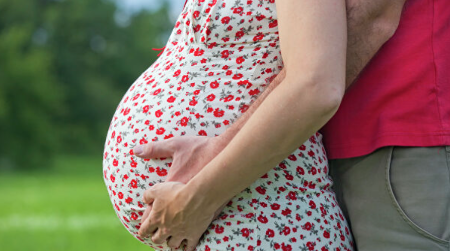 Беременным рассказали, чем грозит отказ от прививок против «короны»