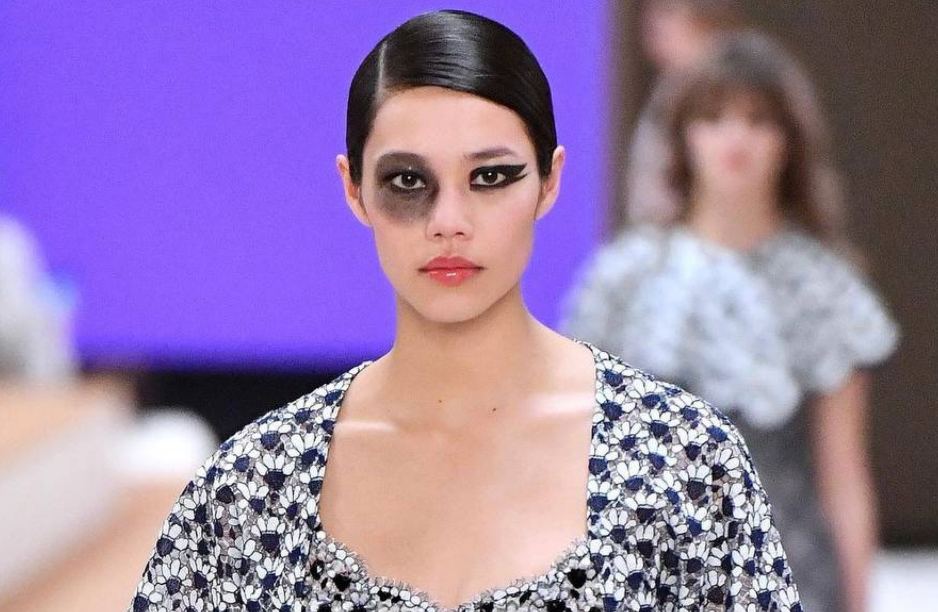 Chanel вывели на подиум моделей с синяками на пол-лица, посмотрите больше фото