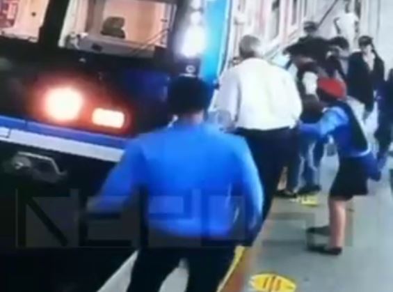 Мужчина упал под поезд в метро Ташкента — видео