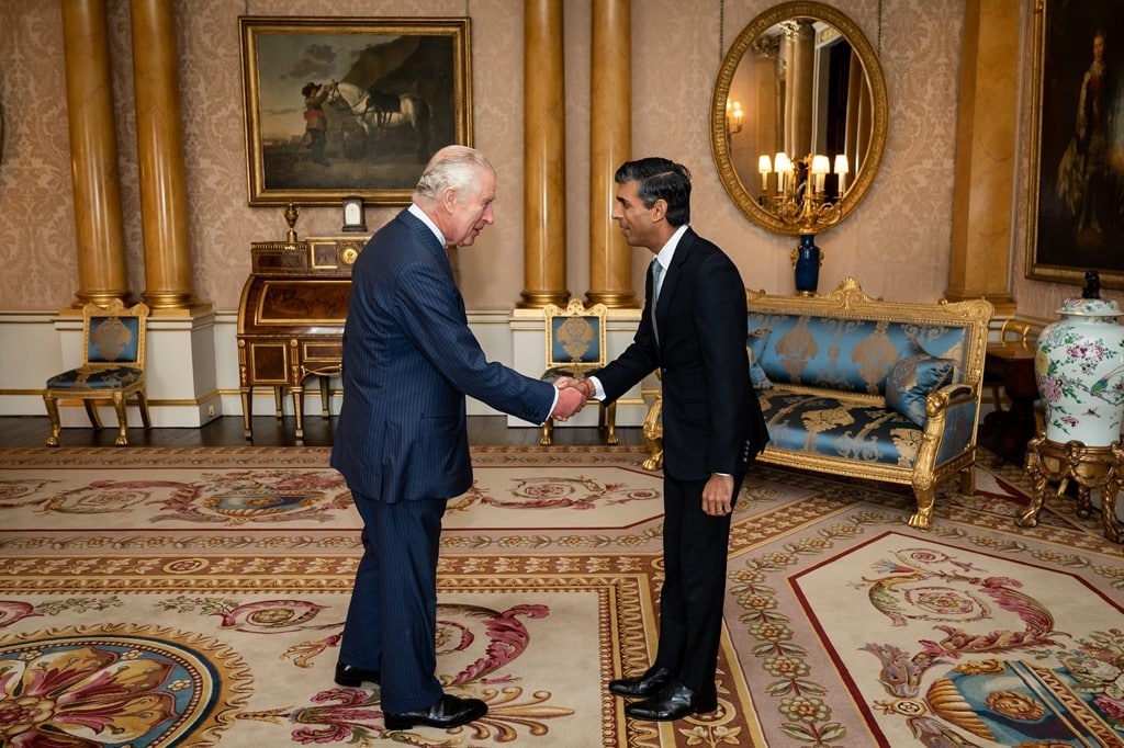 Риши Сунака официально назначили премьером Великобритании