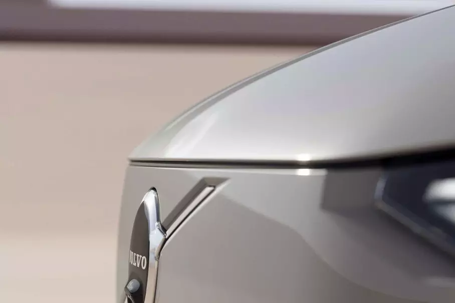 Volvo показала тизер электромобиля EX90