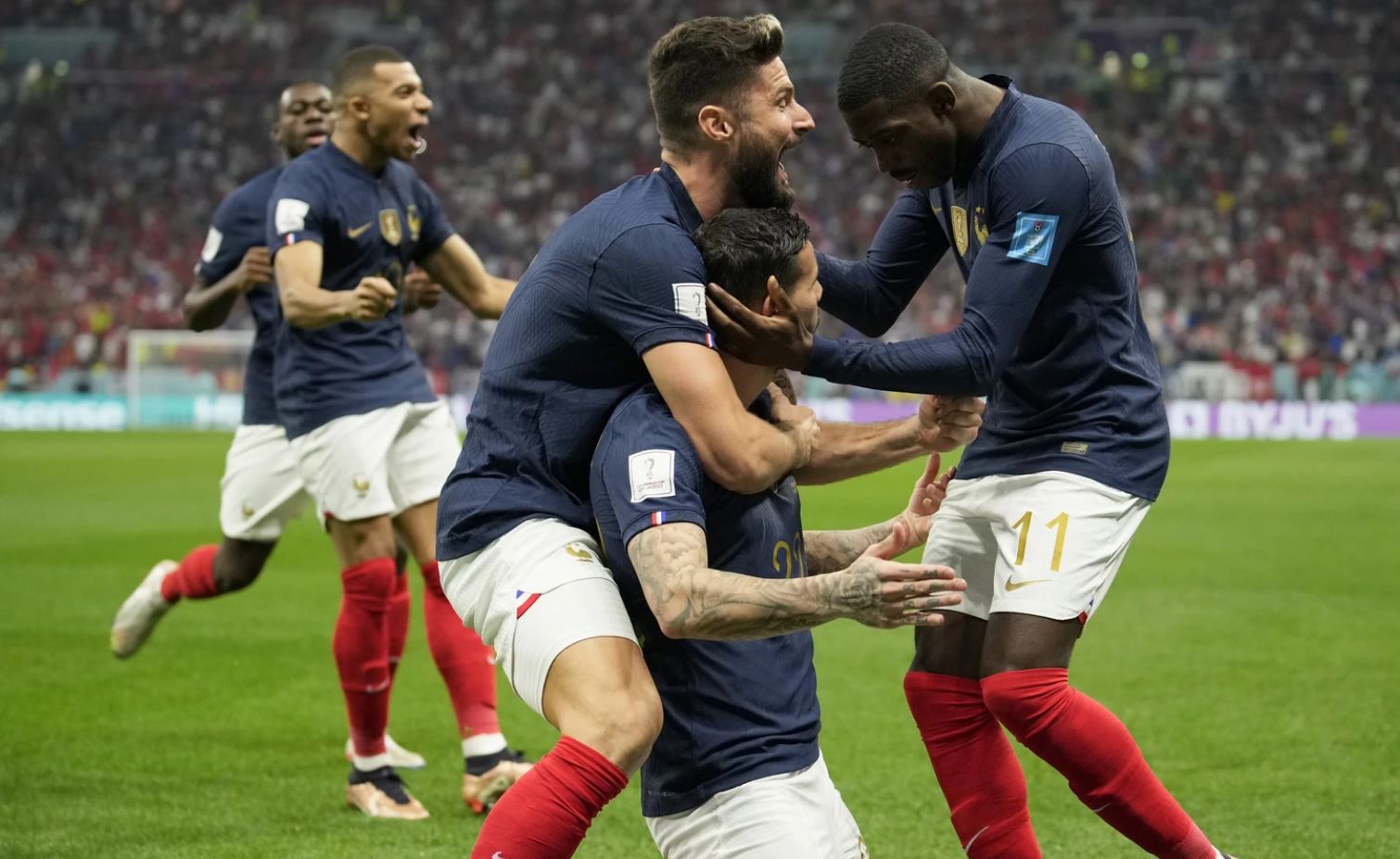 Франция прошла в финал, уверенно обыграв Марокко — видео