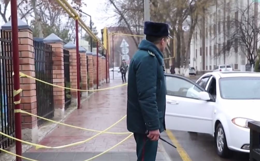 Правоохранители начали патрулировать возле школ Ташкента