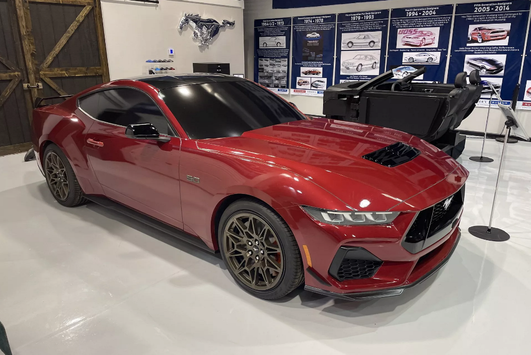 Ford выпустит новый кабриолет-гиперкар Mustang