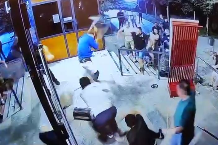 Пьяные иностранцы устроили массовую драку с охранниками ташкентского Bla Bla Bar (видео)