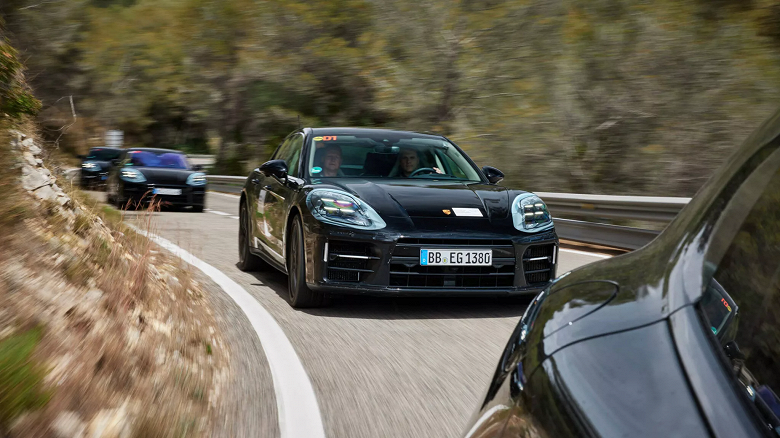 Porsche показал салон новой Panamera