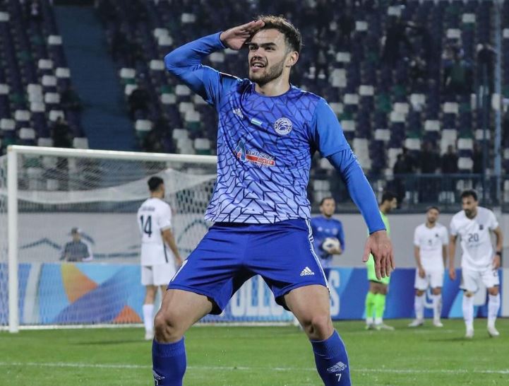 Остон Урунов продолжит карьеру в иранском «Персеполисе»