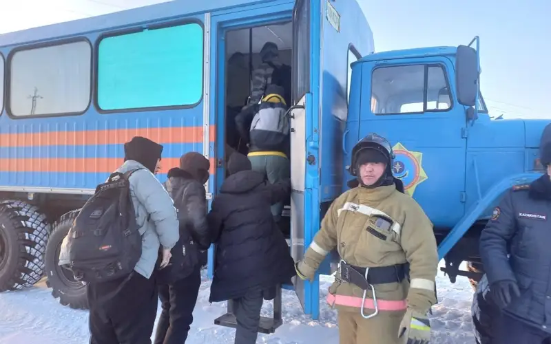 В Казахстане спасли свыше 60 узбекистанцев, застрявших на трассе в мороз