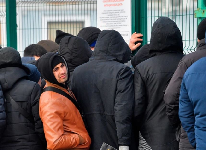 В России предложили сократить срок пребывания мигрантов