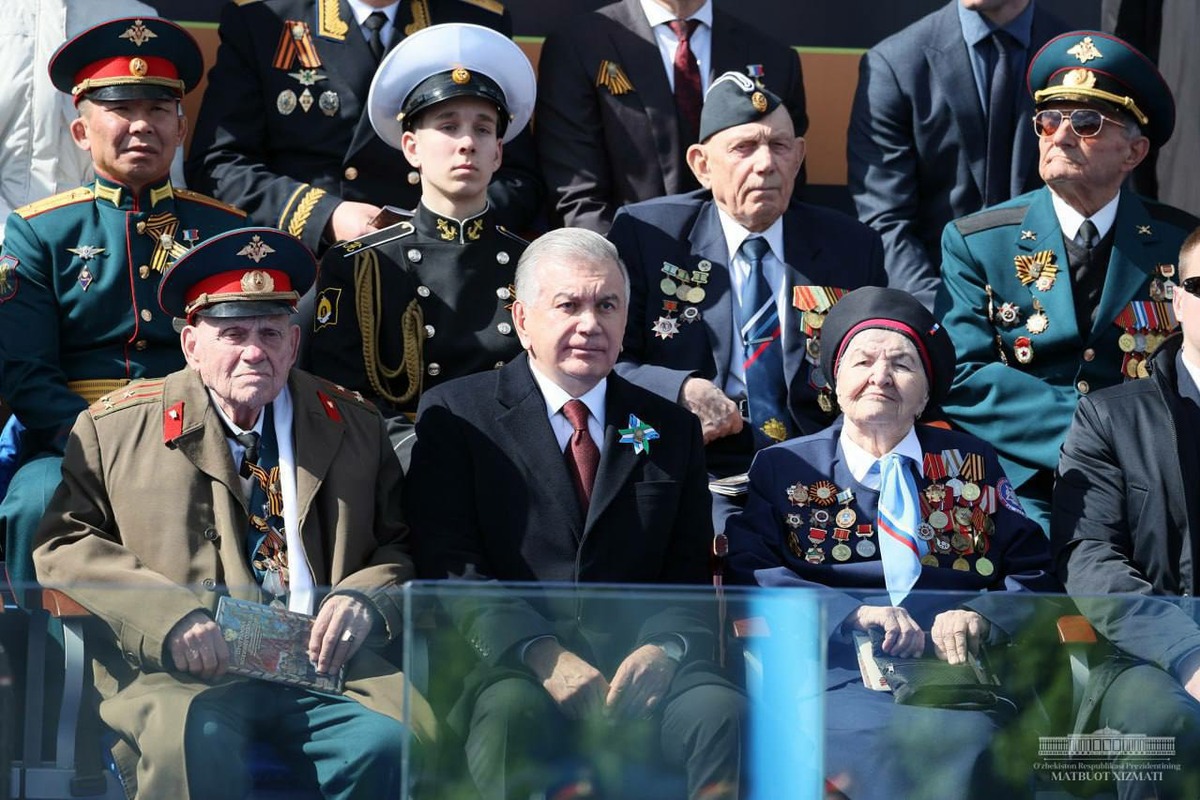 Президент Узбекистана посетит парад Победы в Москве