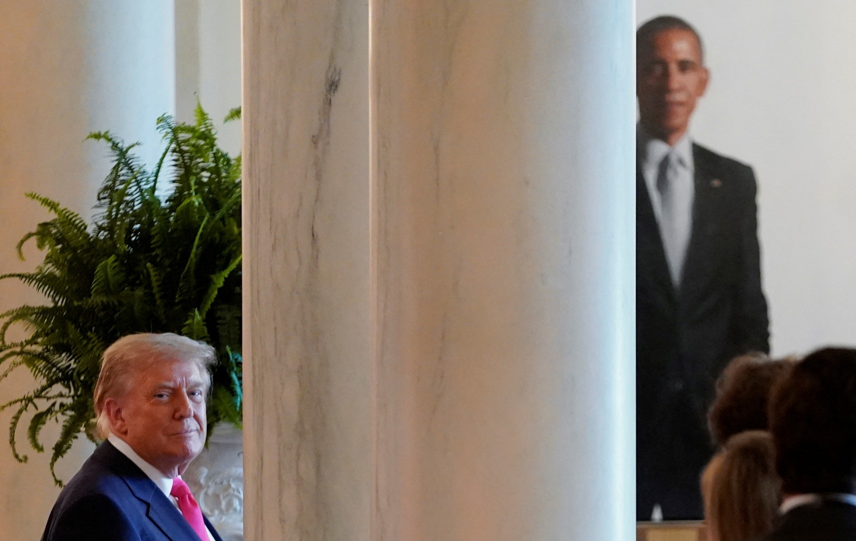 Трамп приказал убрать портреты Обамы и Бушей с глаз посетителей Белого дома