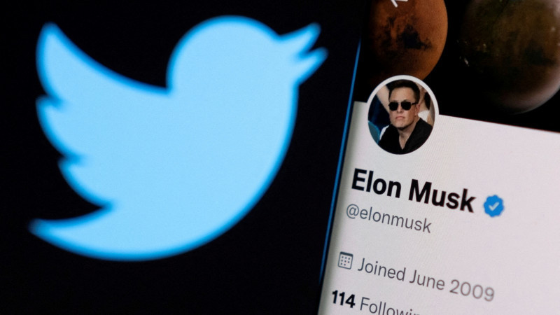 Илон Маск собирается продавать синие галочки в Twitter всем желающим 