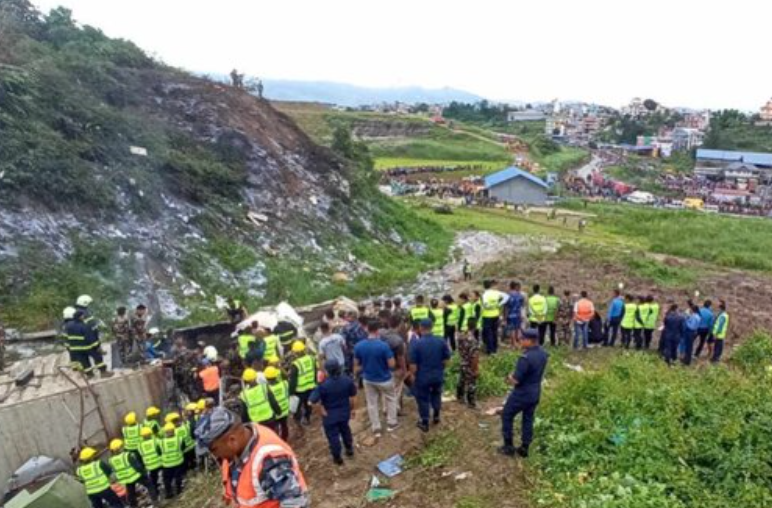 В Непале из-за возгорания самолета погибли 18 человек