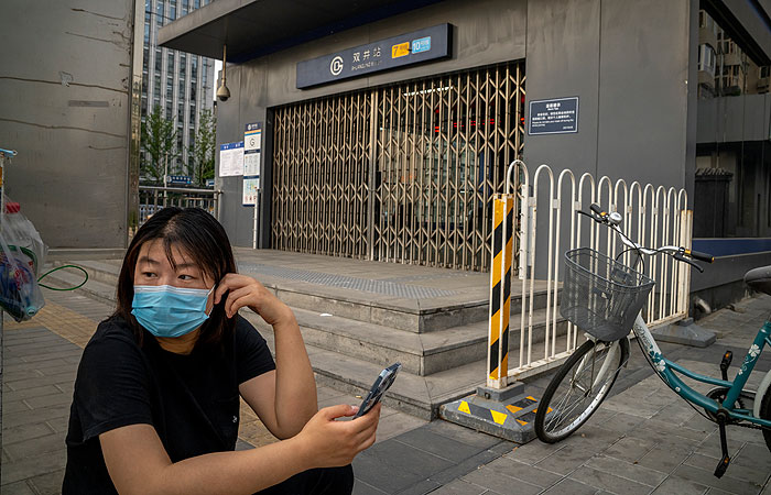 В Пекине массово закрывают станции метро из-за вспышки коронавируса