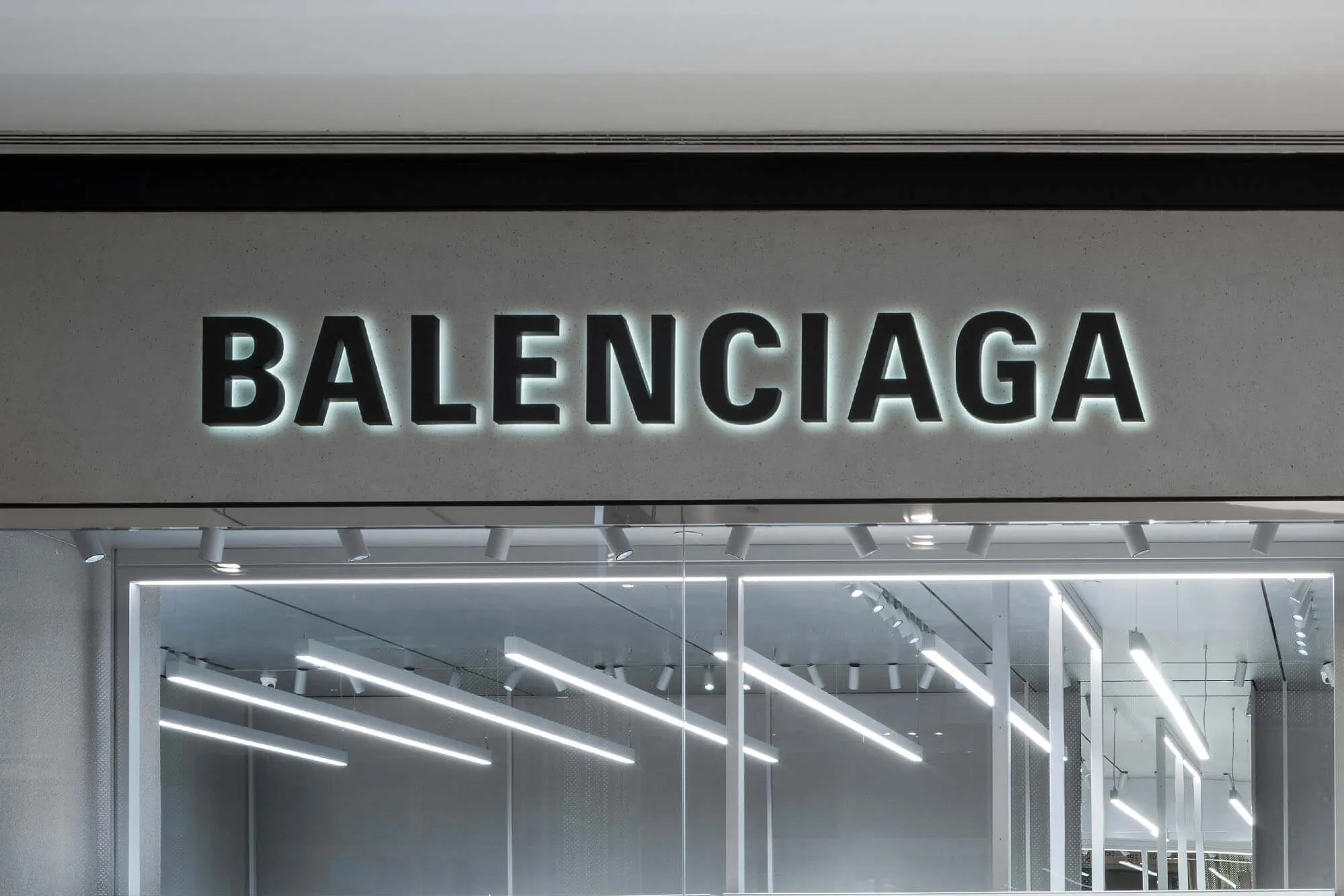Balenciaga выпустили «галоши» за $875, посмотрите фото