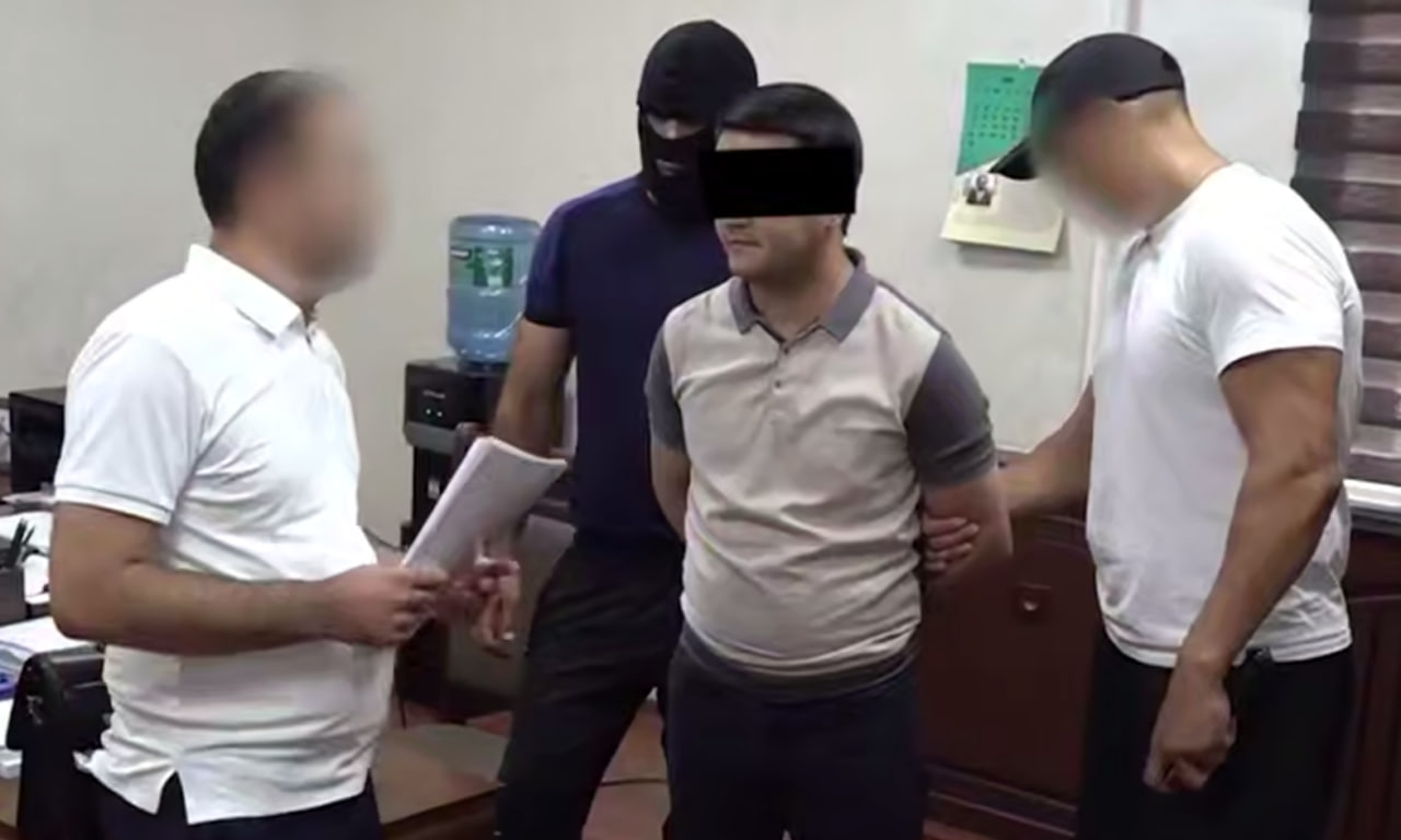 Задержан зампрокурора Гулистана, потребовавший $10 тысяч за помощь по уголовному делу