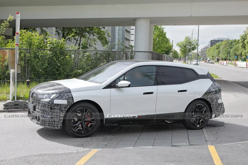 Новый электрический BMW iX получит сияющую фальшрадиаторную решетку