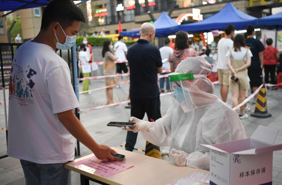 Крупные школы Китая закрываются из-за бушующего коронавируса