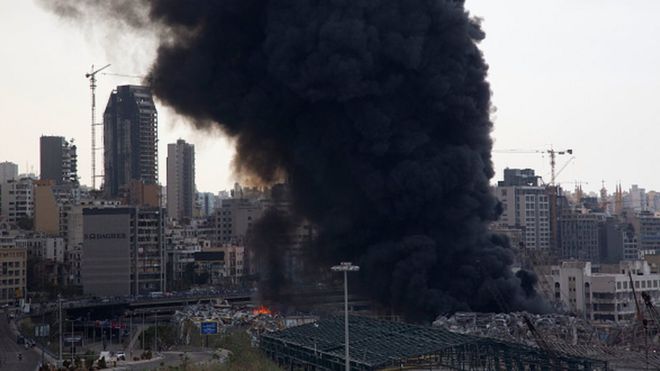 В порту Бейрута снова полыхает пожар