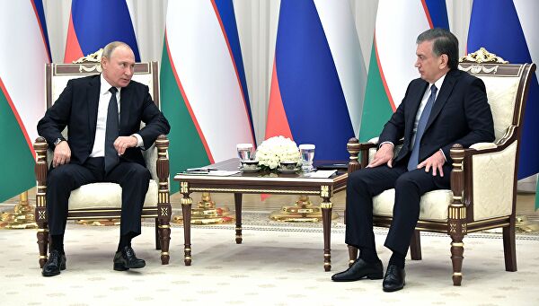 Президенты Узбекистана и России поздравили друг друга с 76-й годовщиной Великой Победы