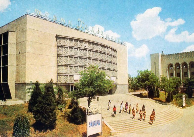Театр им. Хамзы, 1960-1970-ые гг.