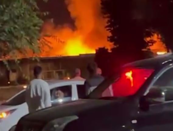 В Ташкенте произошел крупный пожар на предприятии (видео)