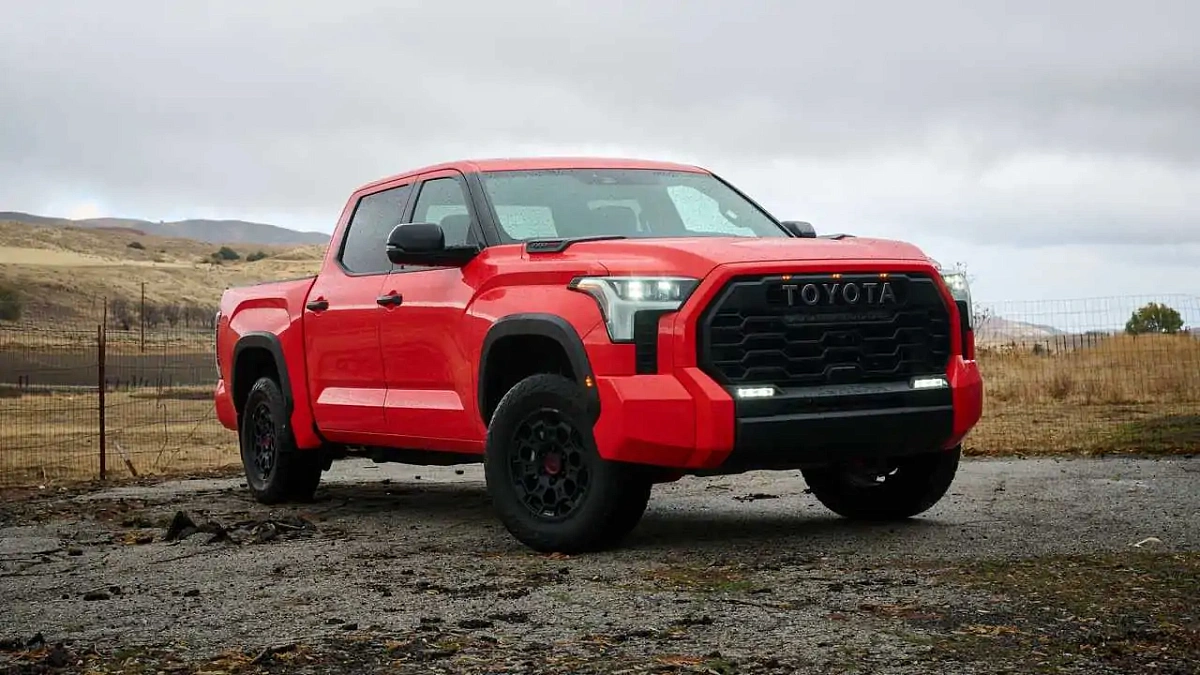 Toyota снова отзывает более 100 тысяч пикапов Tundra из-за проблемных крышек багажника