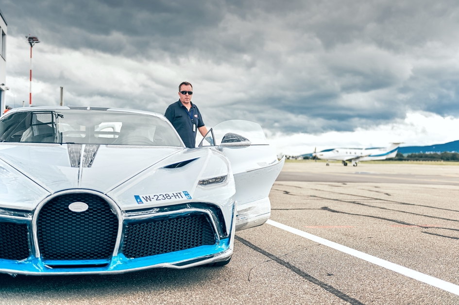 Француз тестирует автомобили Bugatti и зарабатывает этим на жизнь