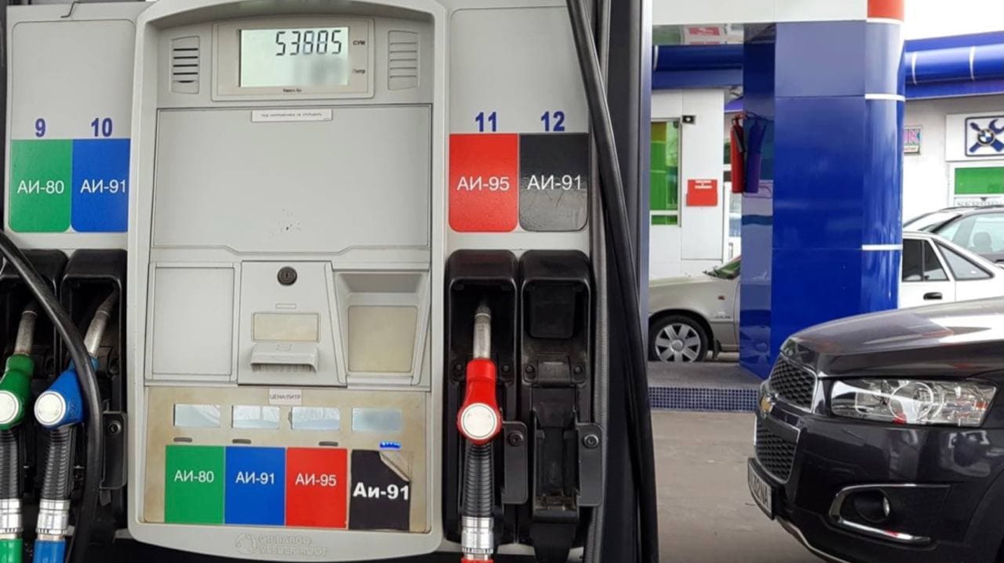 В Узбекистане снизились цены на бензин: пока что на товарно-сырьевой бирже