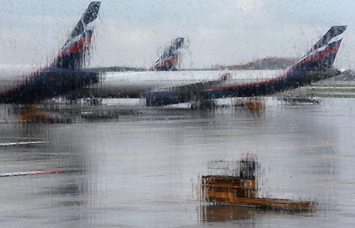 Дождь в Москве залил аэропорт Шереметьево: самолёты не могут приземлиться