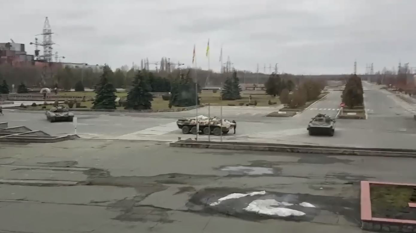 Российские военные захватили Чернобыльскую АЭС — видео
