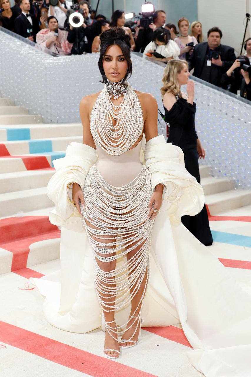 Фото: Ким Кардашьян в&nbsp;Schiaparelli