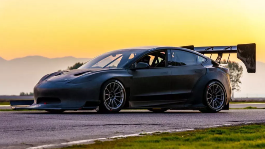 В сети показали Tesla Model 3 для гоночной трассы