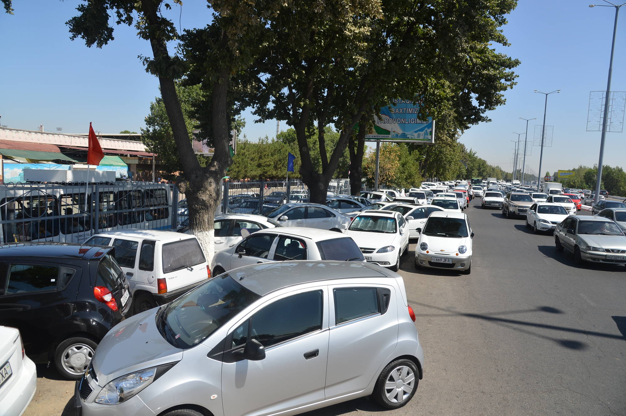 Узнали, как будет формироваться цена на платных парковках Ташкента