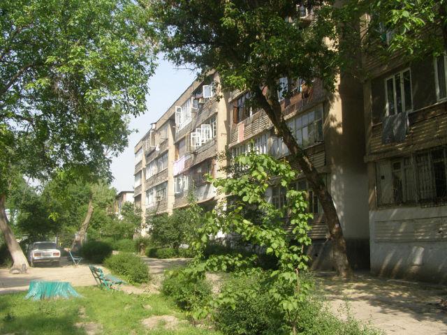 Шавкат Мирзиёев поручил создать фонды для ремонта многоквартирных домов