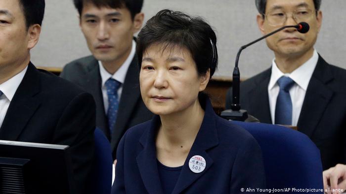 Верховный суд Южной Кореи утвердил 20-летний тюремный срок экс-президенту Пак Кын Хе