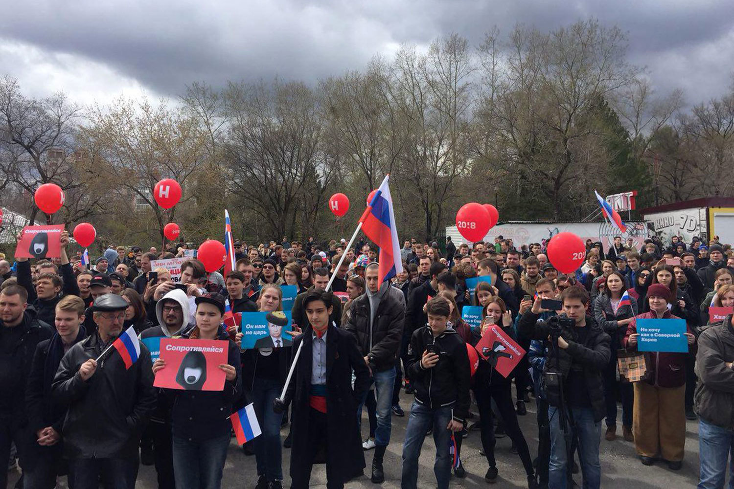 Участников протеста в поддержку Навального задерживают силовики