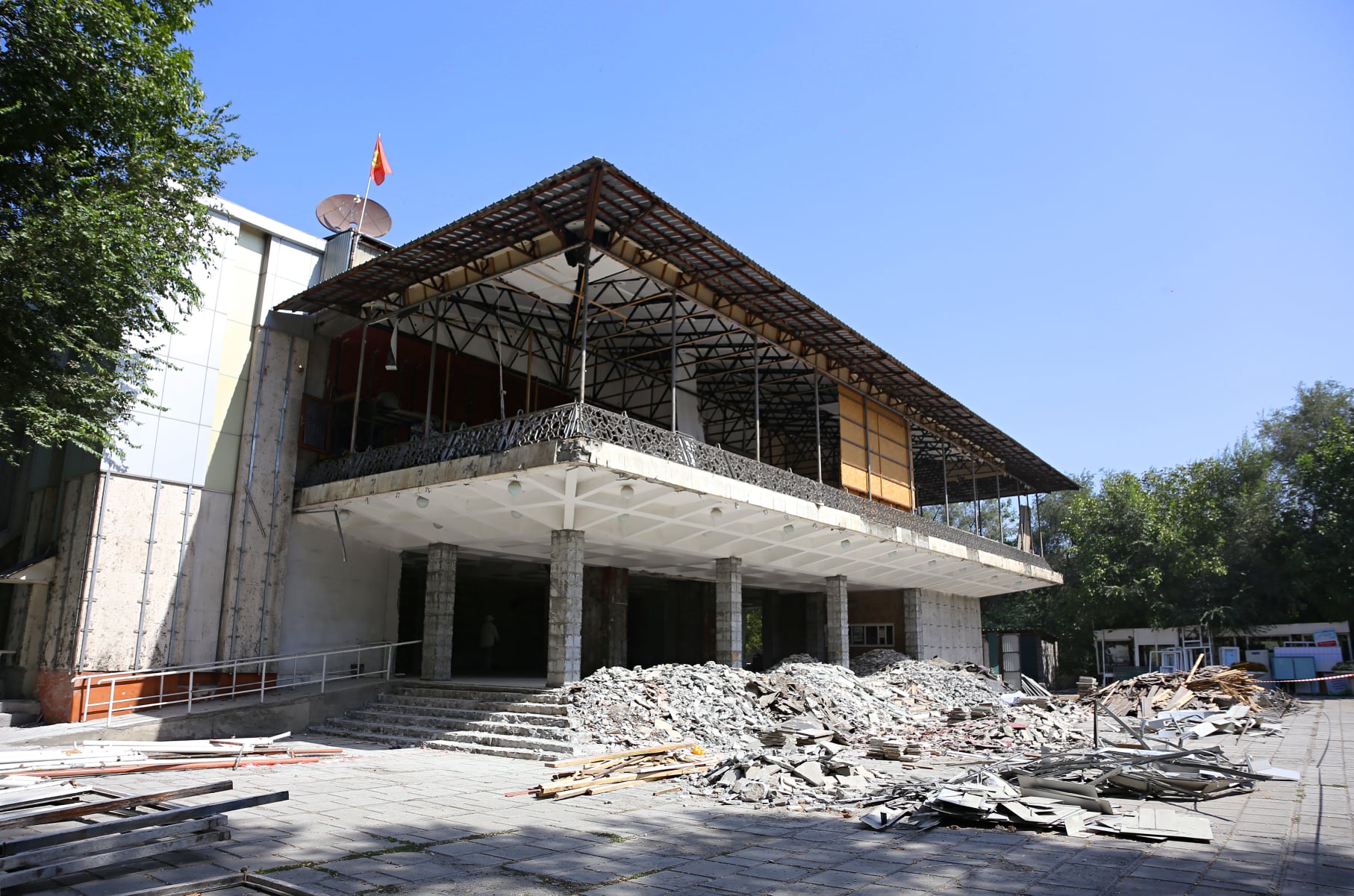 Кыргызстан получит от Узбекистана 5 млн долларов на полную реконструкцию Ошского драматического театра имени Бабура