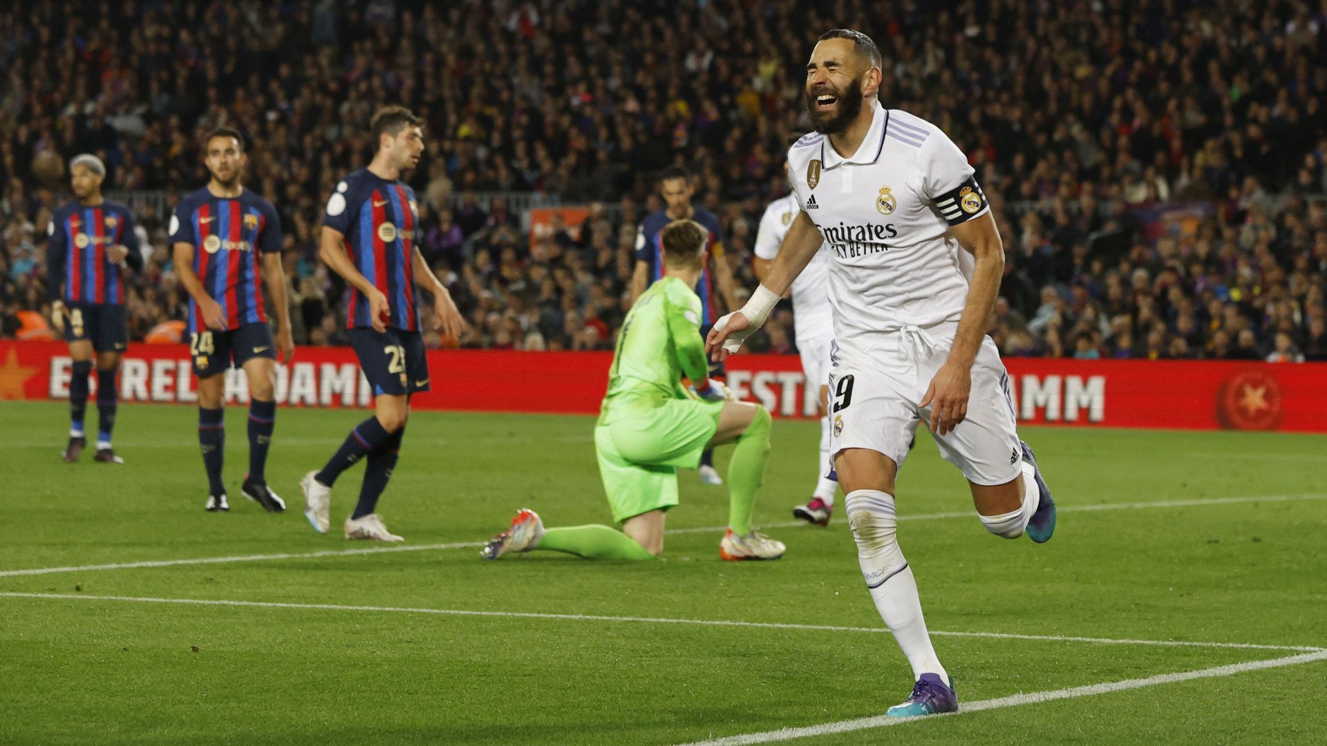 «Реал» прошел в финал Кубка Испании, разгромив «Барсу» со счетом 0:4 (видео)