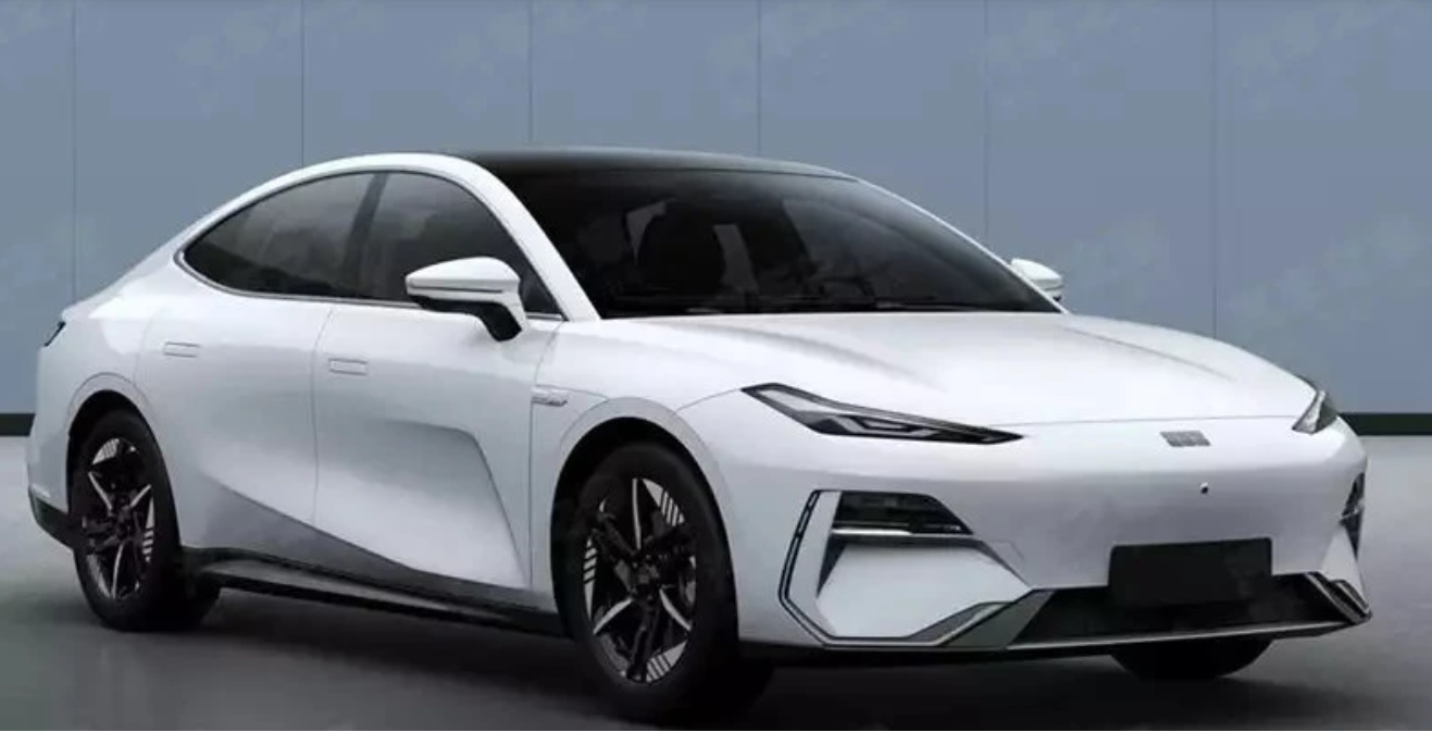 Geely Galaxy E8 получил метровый экран в салоне