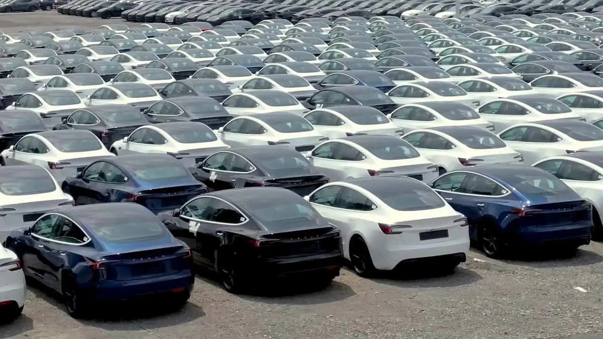 В Китае заметили сотни собранных обновленных Tesla Model 3